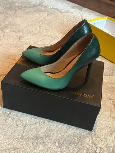 женские туфли со шнурками: Туфли, Размер: 37, цвет - Зеленый, Б/у