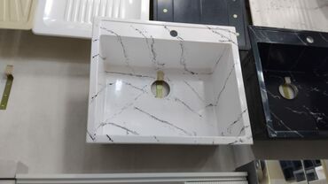 tülpan çanaq: Mərmər naxışlı kvadrat hamam/lavabo çanağı - Rəng və dizayn: Ağ əsas