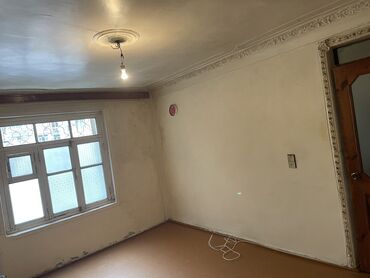 Uzunmüddətli kirayə mənzillər: 5mertebeli binanin 1ci mertebesidir Vasiteci deyilem Qaz,isiq su — 3