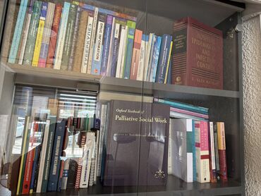 мафия настольная игра: Продаю много медицинских книг На русском и английском языках