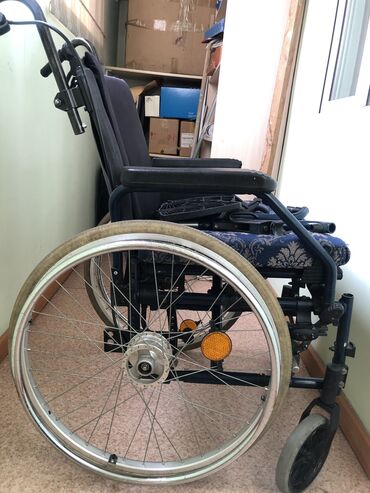 Инвалидное кресло/коляска . Продается инвалидное кресло производства