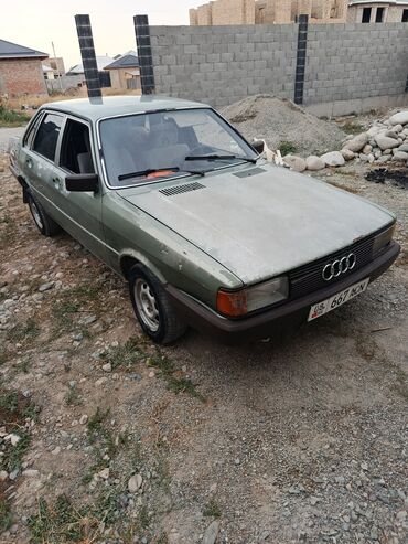 купить передний бампер пассат б3: Представляем седан Audi 80 в зеленом цвете. Этот автомобиль оснащен