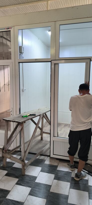 шкаф купе большой: Пластиковая дверь, Со стеклом, Китайская, 300 * x 270 см, Б/у