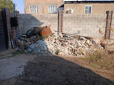 отдам даром строительный мусор: Бекерге бере 2 зил көң жана 0.5 зил таш куруучу таштандынын астында — 2