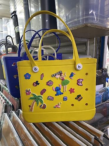 джиббитсы: Яркая летняя сумка-тоут из EVA/пены (тип Crocs bag) с декоративными — 1