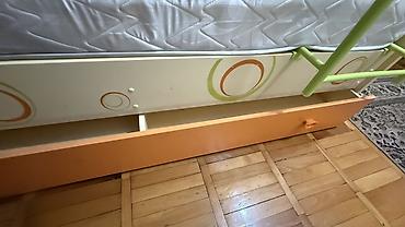 bunk bed: Двухъярусная детская кровать, Б/у, ЛДСП, цвет - Бежевый — 3
