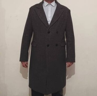 распродажа пальто больших размеров: Темно - серый пальто,
Размер 50-52,
Цена 4000 сом,
Состояние отличное