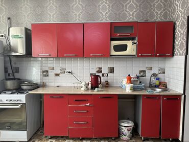 кухонный гарнитур новый: Кухонный гарнитур, цвет - Красный, Б/у