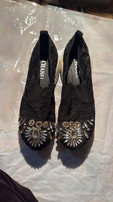 Босоножки, сандалии, шлепанцы: Женская обувь — два варианта. 1) Сандалии с декором - Размеры: 37 и — 34