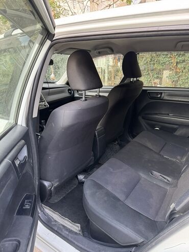 Toyota: Toyota Corolla Fielder Hybrid – ağ rəngli universaldır — 6