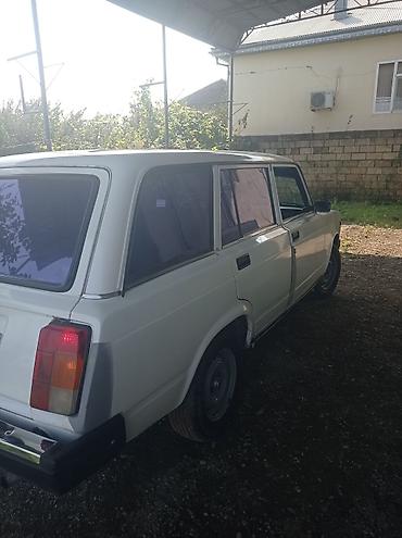 mercedes benz 1989: VAZ 2104, ağ rəngli universal kuzov Xüsusiyyətlər: - Kuzov: 5 qapılı — 2