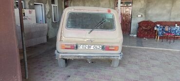 VAZ (LADA): VAZ (LADA) 4x4 Niva: 0.6 l | 1988 il 1988 km Sedan