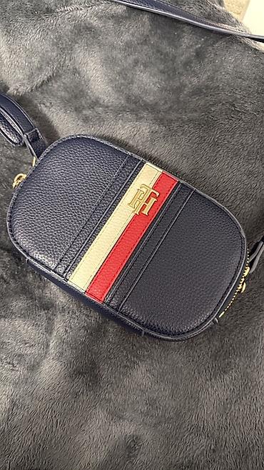 барсетки томми: Классическая сумка, Tommy Hilfiger, Материал: Экокожа, Застежка на молнии, Женские, Б/у — 1