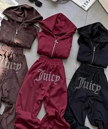 Gornji i donji deo: Plišane trenerke Juicy 😍
Vel: S M L XL XXL XXXL
Cena: 3700 dinara — 1
