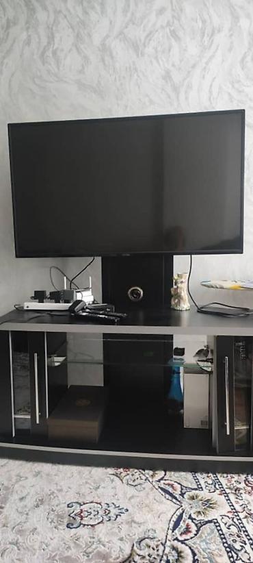 silver kitchen: Тумба и подставка для телевизора, Б/у, Напольная, цвет - Черный — 1