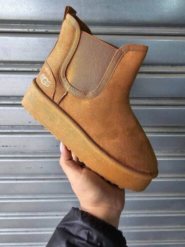 Ugg obuća: Ugg čizme — 27