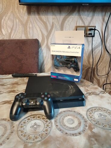 Xbox Series S: Sony PlayStation 4 (PS4) Slim oyun konsolu + DualShock 4 Paketdə: -