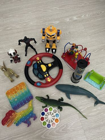 дуга с игрушками: Продаю игрушек много разных для мальчиков набор с акулой 1800с