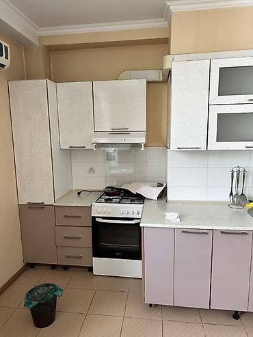 Кухонные гарнитуры: Продаю кухонный гарнитур б/у вместе с мойкой БЕЗ ТЕХНИКИ Материал — 4