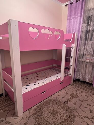 детский манеж кровать: Детская двухъярусная кровать с дополнительным выдвижным спальным