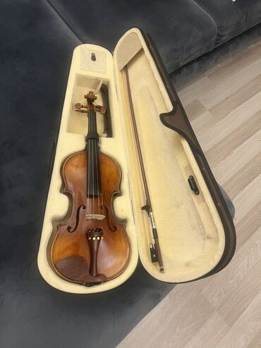 Skripkalar: Skripka dəsti - 4/4 ölçülü skripka (tam ölçü). Qızılı-qəhvəyi lütye — 9