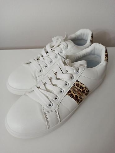 zenski top za trening: Bele ženske patike sa leopard detaljima - Kao nove (Vel. 38) Prelepe — 7