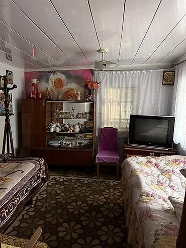 Продажа коттеджей и домов: Продаётся жилой дом с двором и хозяйственными постройками. - Отдельно — 18
