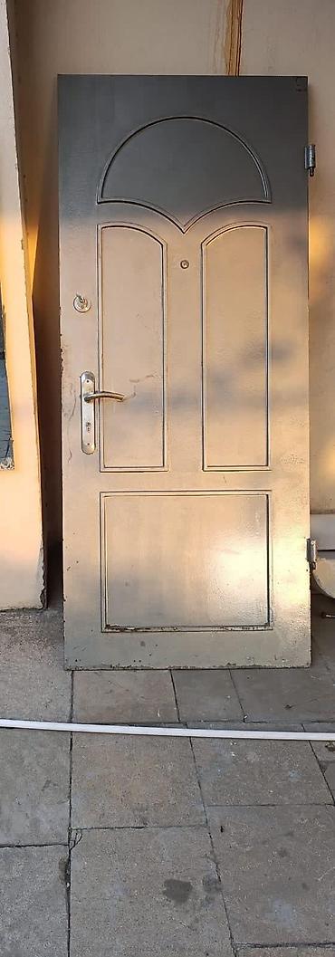 demir qapi seyf: Demir seyf qapı satılır. Olcusu 80 sm 2 metr cerciveside var. 2 — 1