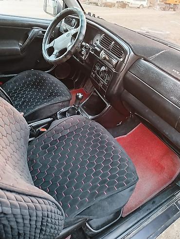 Унаа: Volkswagen Vento: 1995 г., 1.8 л, Кол менен иштөөчү, Бензин, Седан — 4