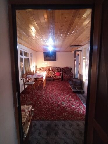 Bağ evlərinin kirayəsi: Kirayə üçün ev - Plan: böyük zal, ayrıca yataq otaqları - Zal: taxta — 1