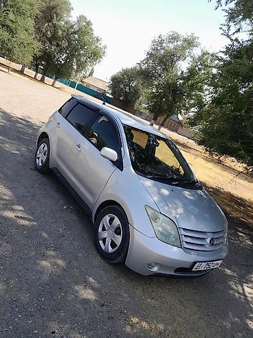 e klass: Toyota Ist: 2003 г., 1.5 л — 1