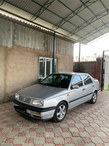 нехся 2: Volkswagen Vento: 1992 г., 2 л, Автомат, Бензин, Седан