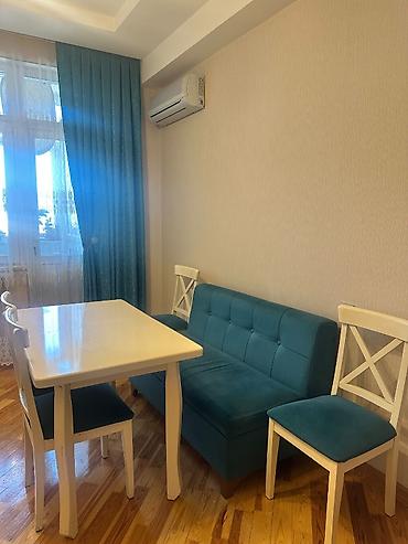 Masalar və oturacaqlar: Mətbəx/qonaq otağı üçün mebel dəsti - Komplekt: 1 masa, 1 divan — 2