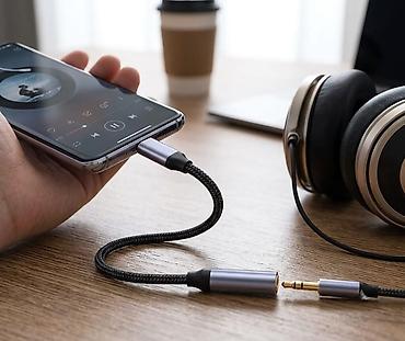 USB-C → 3.5 mm qulaqlıq adapteri - USB Type‑C çıxışlı telefon