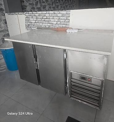 Soyuducu avadanlığı: Pizza və lahmacun üçün üstü mermer masadi,altı soyuducu. 1050₼. Ünvan — 1