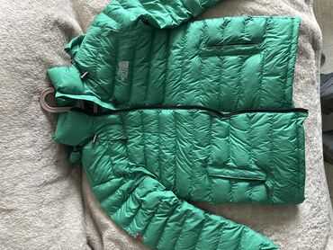 Верхняя одежда: Продаю куртку North Face на 9-10 лет. Новая, неношеная. Не подошла по