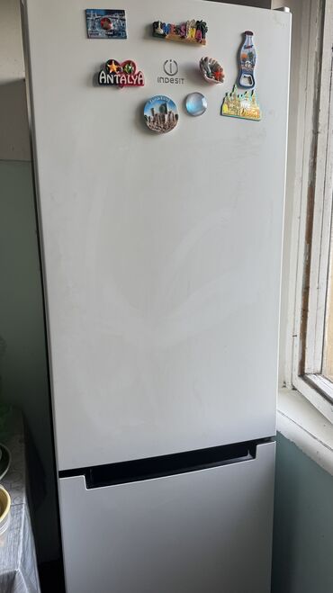 Холодильники: Холодильник Indesit, Б/у, Двухкамерный, No frost, 60 * 186 * 70