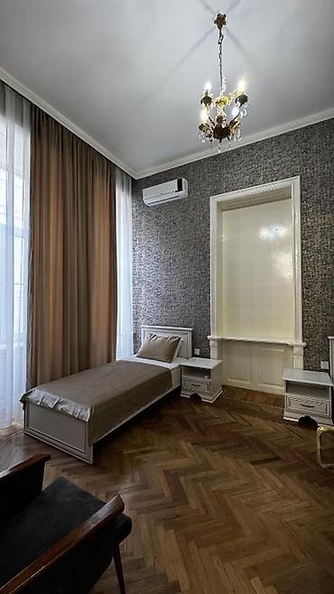 hosteler: Mərkəzdə yerləşən hazır HOSTEL biznesi satılır. Əsas üstünlüklər: - — 9