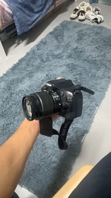 фотоаппарате: Зеркальная камера Canon EOS 550D с комплектным объективом Canon Zoom