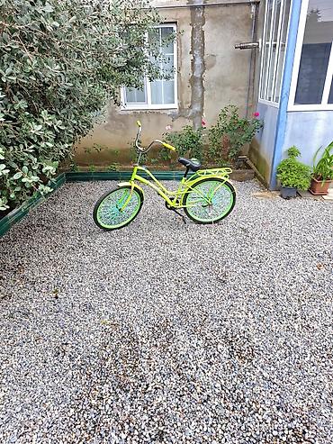 velosiped qoşqu: Barter olunur. Parlaq yaşıl rəngdə şəhər tipli velosiped. Aşağı — 2