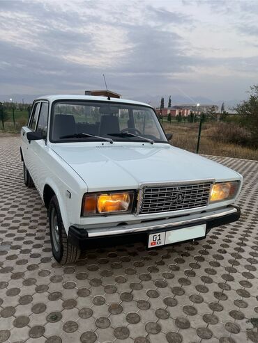 средний низкий: ВАЗ (ЛАДА) 2107: 2004 г., 1.6 л, Газ, Седан
