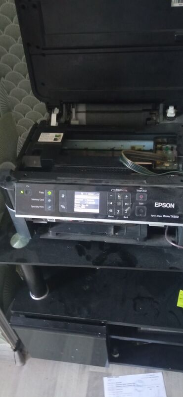 rengli printer satilir: Printer Epson TX650 rəngin biri vurmur.60 manat