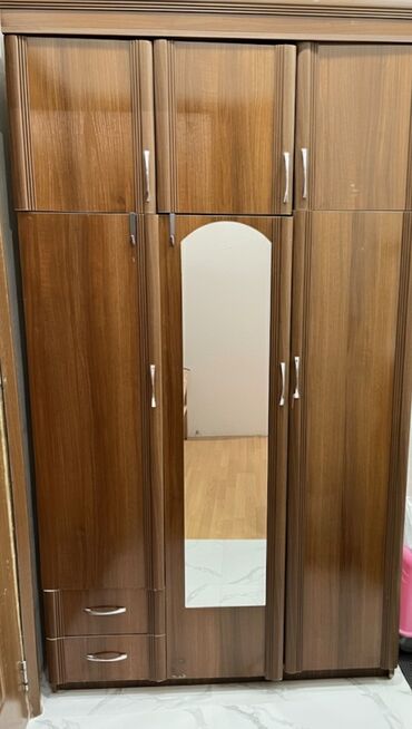 transformator satılır: Б/у, Распашной, Гардеробный шкаф at lalafo.az transformator satılır: Б/у, Распашной, Гардеробный шкаф