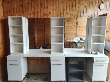 продаю старую мебель: Б/у, Стол для макияжа