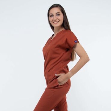 купить медицинский халат в розницу: Хирургические костюмы турецкого бренда uçak; цвета- тёмно-оранжевый