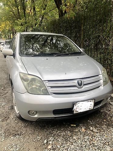 Toyota Ist: 2002 г., Автомат, Хэтчбэк