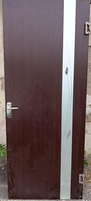 Paltaryuyan maşınlar: Qapı 4 ededi biri 60 AZN Ölçü: 80/2 m Çərçivə hər şeyi var Ünvan 20