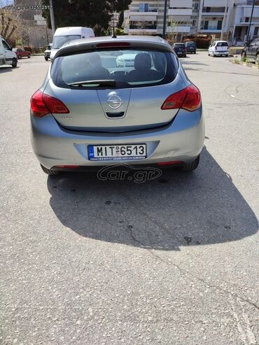 Transport: Opel Astra: 1.4 l | 2011 year | 133500 km. Limousine