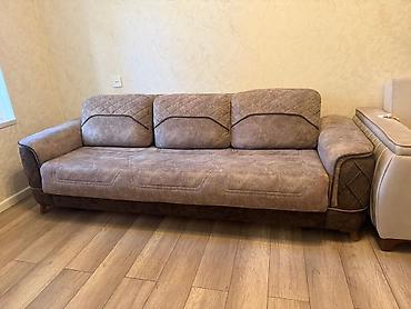 Qəhvəyi rəngli, 3 yastıqlı, geniş oturacaqlı divan - Stil: Müasir