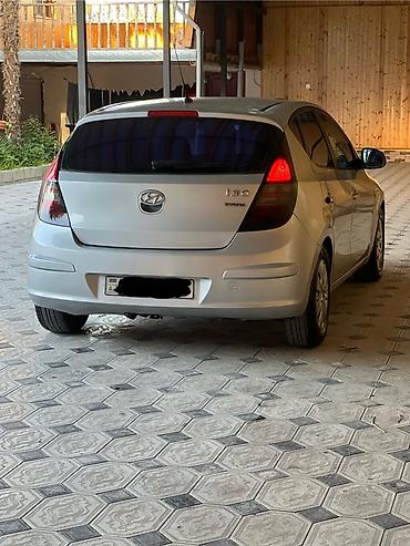 Hyundai: Hyundai i30 hatchback – gümüş rəng - Korpus: 5 qapılı hatchback — 8